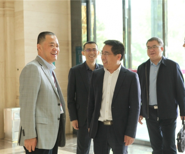 商务部国家茧丝绸协调办公室副司长陈平，，，，，，河池市委常委、副市长杜际鹏莅临调研指导