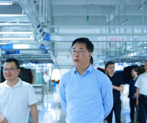 农行总行田继敏领导一行调研xc体育丝绸 共探银企合作新机遇